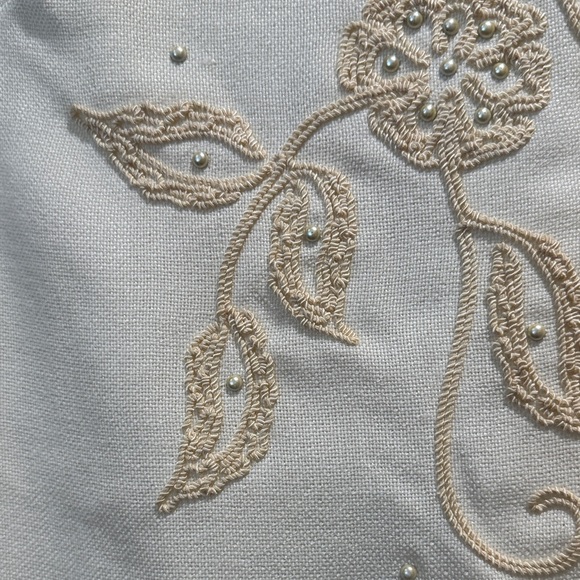 Elegant Vintage 1960’s White Floral Embroidered Dress - Picture 4 of 5